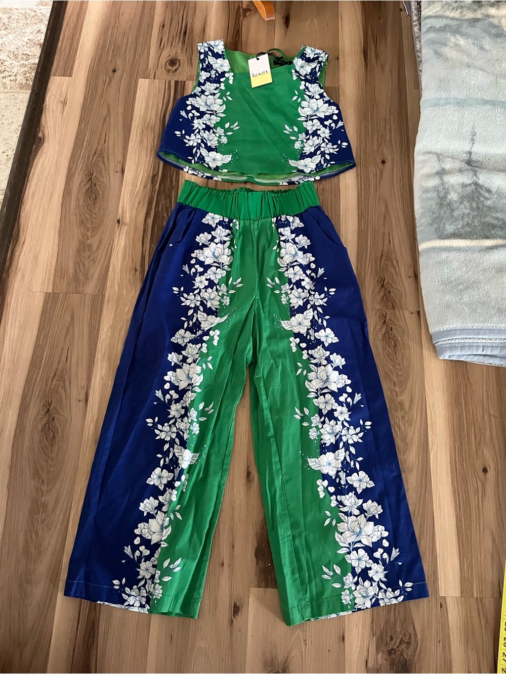Kourt Blue Green Two Piece Matching Set Size Medium Women Pants And Sleeveless